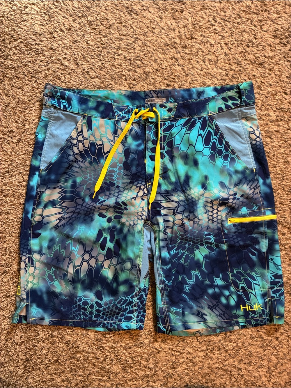 Huk men’s fishing swim shorts -size XL